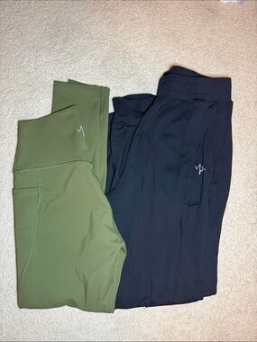 Lot of 2 High-Stretch Leggings in Olive Green and Apex Joggers in Black.